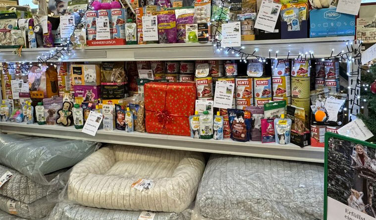 Wir sagen ganz herzlich DANKESCHÖN – unzählige Geschenke lagen für unsere Schützlinge unter dem Weihnachtsbaum